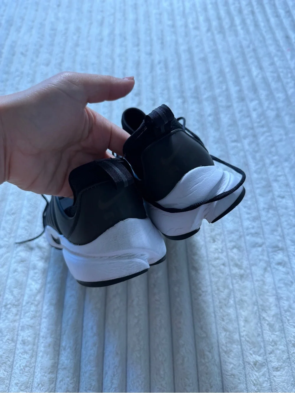 Nike Air Presto Low Top Lace-Up Athletic Sneakers Black White